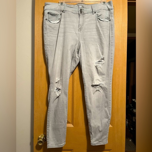 Torrid Distressed Super Soft Jegging - Picture 1 of 9